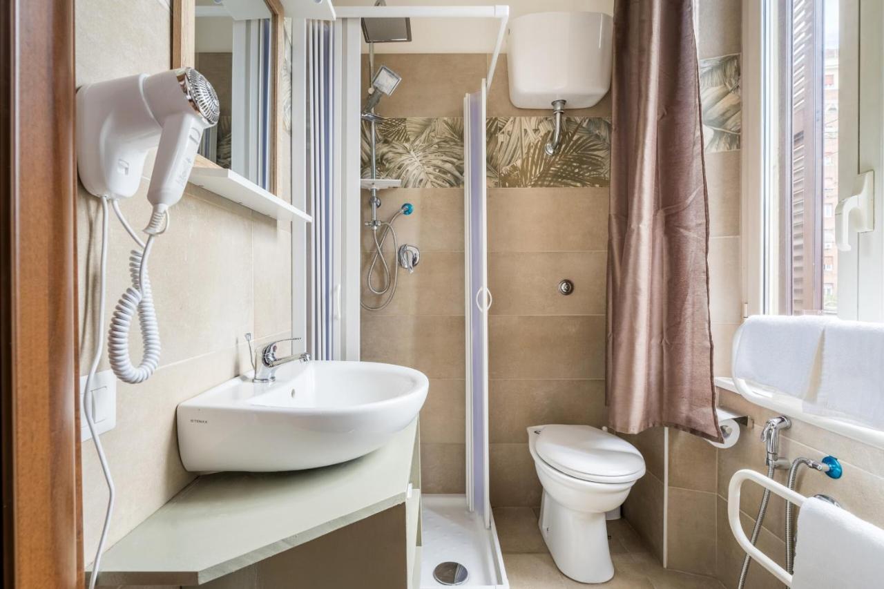 Rooms Piramide Рим Екстер'єр фото