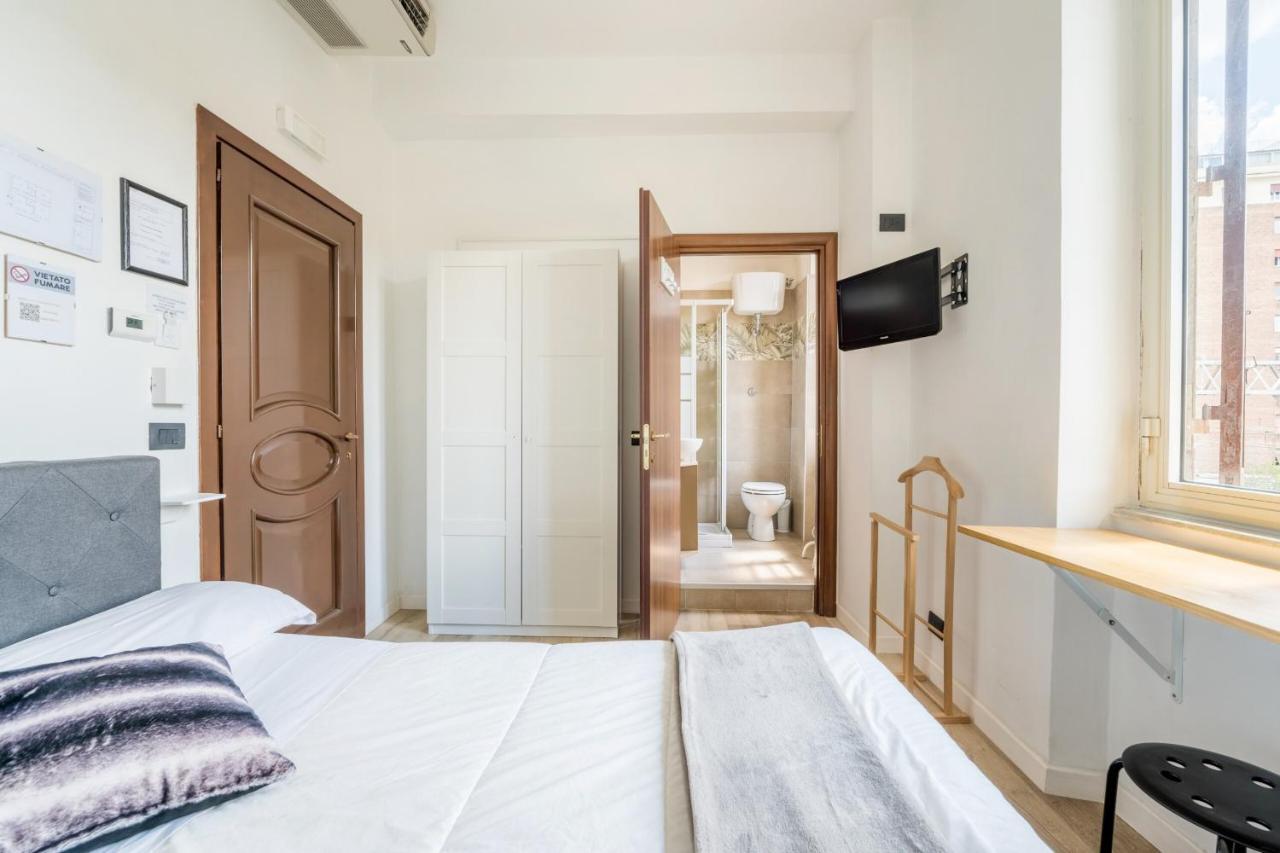 Rooms Piramide Рим Екстер'єр фото