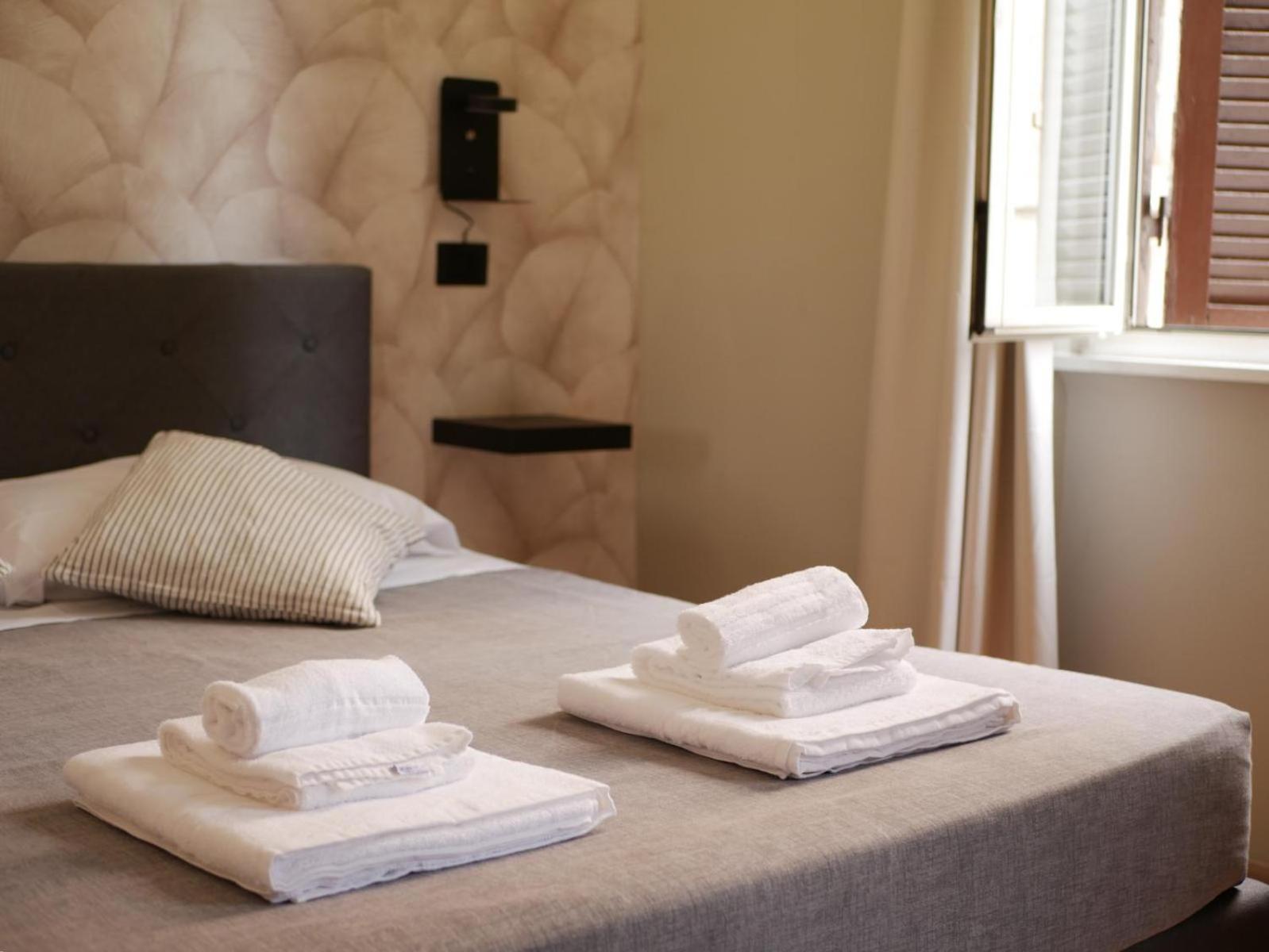 Rooms Piramide Рим Екстер'єр фото