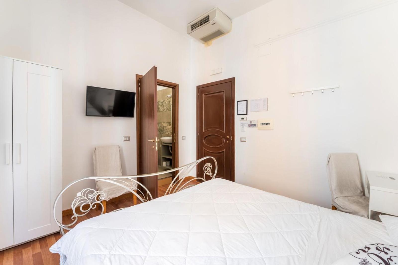Rooms Piramide Рим Екстер'єр фото