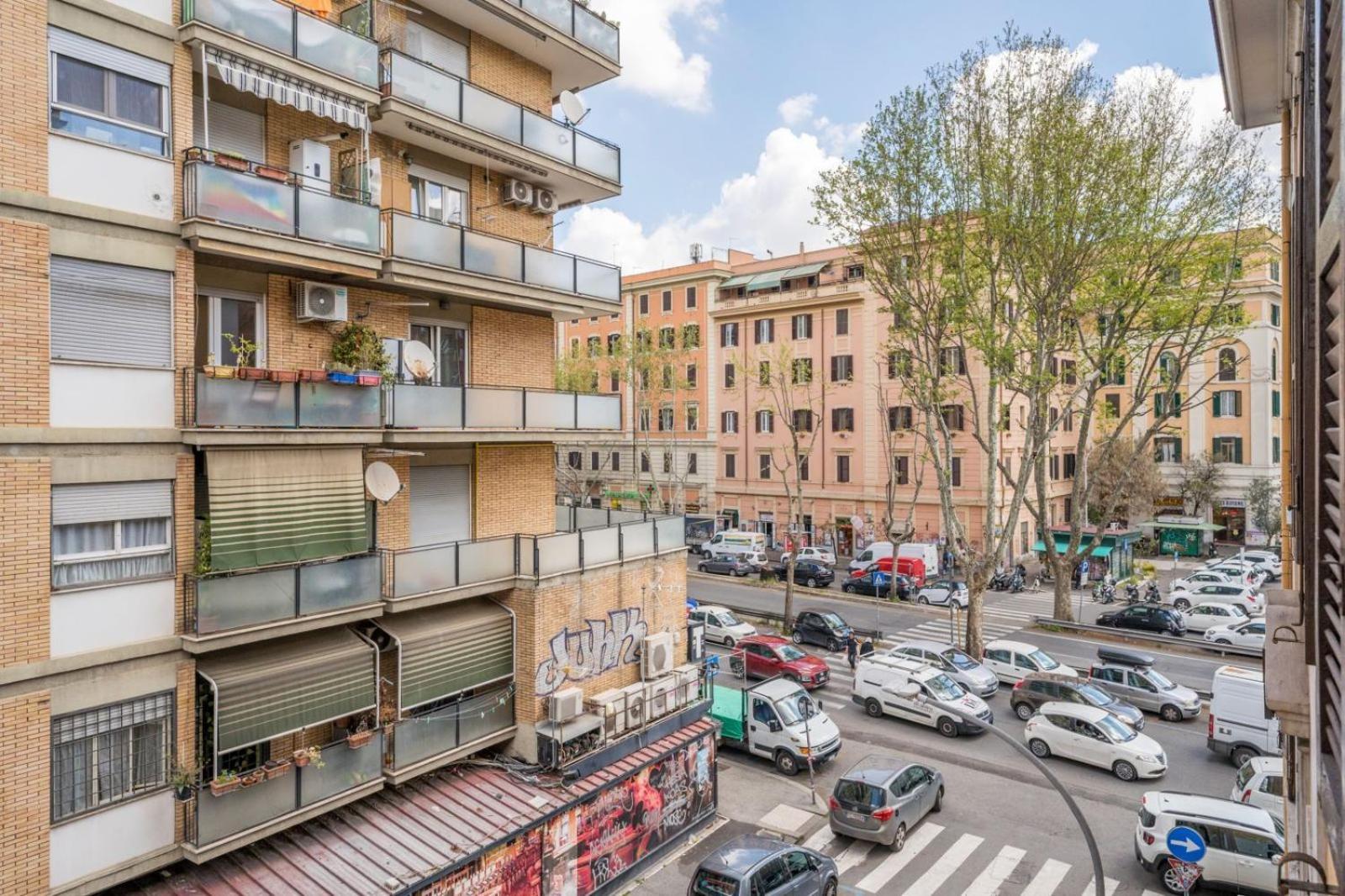 Rooms Piramide Рим Екстер'єр фото